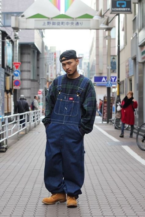 90s Asian Fashion Men, 90s Male Fashion Hip Hop, Overall Fits Men, Baggy Overalls Outfit Men, 90s Clothing Style Men, Overall Streetwear, Overalls Outfit Streetwear, Overalls Outfits Men, Overalls Men Fashion 90s