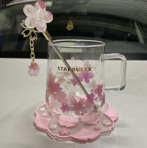 Kawaii Kitchen Accessories, Kawaii Things To Buy, Starbucks Advertising, Kawaii Cups, Tout Rose, Kawaii Things, Cute Water Bottles, Kawaii Accessories, Kawaii Room