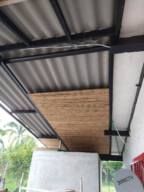 Wood Ceiling Outdoor, Bamboo Ceiling Ideas, Carport Patio, Tiny Beach House, Bamboo Roof, Bamboo Ceiling, Outdoor Restaurant Design, Bamboo House Design, Roof Ceiling