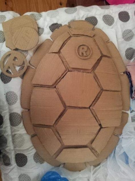 DIY ninja turtle shell cardboard and hot glue gun Ninja Turtle Diy Shell, How To Make A Teenage Mutant Ninja Turtle Shell, Diy Turtle Costume For Kids, Ninja Turtle Costume Ideas, Cardboard Turtle Shell, Turtle Shell Costume Diy, Ninja Turtle Shell Diy, Ninja Turtle Diy Costume, Diy Ninja Turtle Shell