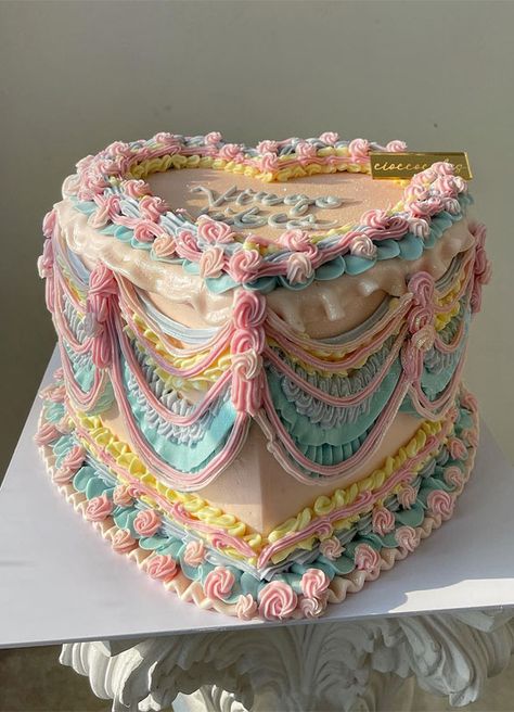 Vintage cake, Lambeth cake, birthday cake aesthetic, Lambeth birthday cake, vintage style cake, Lambeth birthday cake ideas Fake Vintage Cake, Rainbow Vintage Cake, Vintage Inspired Cake, Lambeth Style Cakes, Colorful Vintage Cake, Pastel Heart Cake, Victorian Cakes Vintage, Vintage Style Cakes, Cakes For Moms