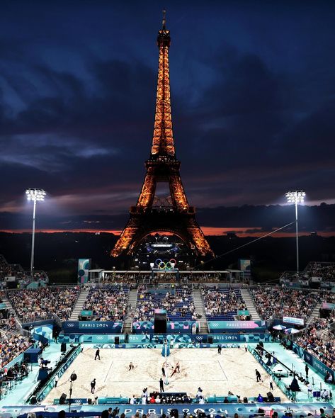 Ummm, the #Olympics’ beach volleyball setup?? HELLO???😍 📸 #ParisOlympics #BeachVolleyball via Getty Olympic Beach Volleyball, Volleyball Olympics, Olympic Volleyball, Olympics 2024, Elite Daily, Paris Olympics, Safety Net, Ea Sports, The Olympics