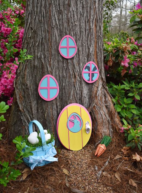 I have to make one of these adorable doors to the Easter Bunny's hideaway. What a whimsical little craft that will make my littles so happy! Diy Osterschmuck, Easter Fairy, Easter Outdoor, Creative Easter Eggs, Easter Wood Crafts, Easter Hunt, Easter Garden, Bunny House, Easter Decorations Outdoor