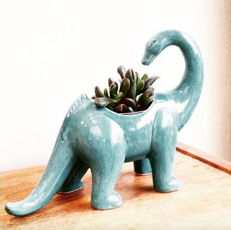 Dinosaur Ceramics, Dinosaur Pottery, Ceramic Dinosaur, Animal Planters, Tassen Design, Pinch Pots, Ceramic Animals, Clay Art Projects, Ceramics Ideas Pottery