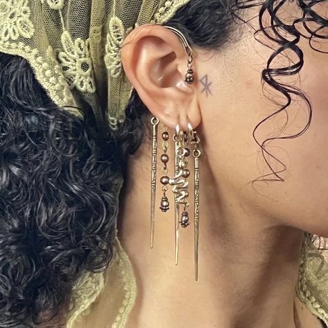 Curated Ears Silver, Funky Piercings, Hippie Piercings, Cool Piercings, Dope Jewelry, Jewelry Lookbook, Funky Jewelry, Ear Rings, Piercing Tattoo