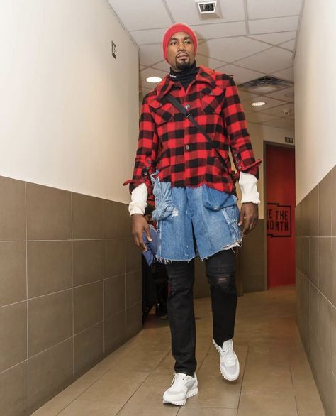 Pregame Outfits, Nba Players Outfits, Street Style Sporty, Revealing Outfit, Straight Leg Jeans Outfits, Revealing Outfits, Sporty Street Style, Nba Outfit, Football Game Outfit