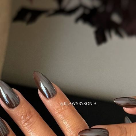 Sonia Sanchez | GelX Nail Artist | 818 San Fernando Valley on Instagram: "Espresso Chrome nails☕️🤎🧸🍂 . . . @esvynails Glazed Chrome Code: KLAWSXS10  @apresnailofficial almond medium Gel color: Deeply rooted  #klawsbysonia #apres #apresgelx #gelxnails #gelx #apresnailofficial #gelxinspo #apresambassador #nailsnailsnails #nailinspo #bridalnails #fallnailtrends #nailsofinstagram #naillartist #fallnails #espressochromenails #weddingnails #gelxnails #818valley #818nailtech #sanfernandovalley #sfvnails #818nails" Airbrush And Chrome Nails, Espresso Chrome Nails, Fall Nails With Chrome, Espresso Nails, Gelx Inspo Nails, Gel Chrome Nails, Pretty Manicures, Fun Nail Colors, Fall Nail Trends