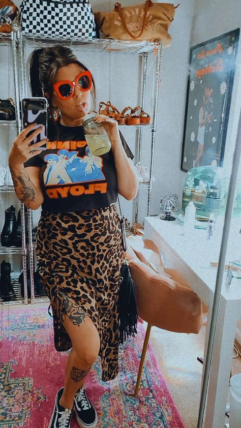 Summer Style 30s, Hide Midsection Outfits Style, Cheetah Skirt With Graphic Tee, Rock Concert Outfit Midsize, Plus Size Summer Concert Outfit Ideas, Plus Size Festival Outfit Summer, Glam Rock Style Outfits, Afro Punk Outfits, Plus Size Aesthetic Outfits