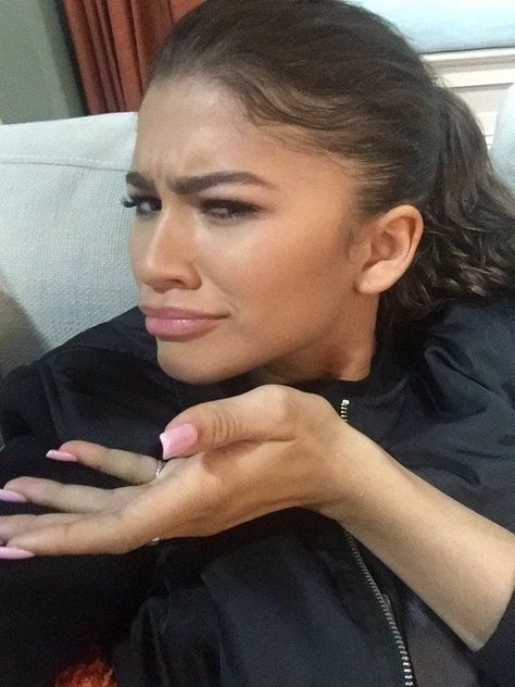 Zendaya Maree Stoermer Coleman, Current Mood Meme, Reaction Face, Zendaya Coleman, Face Expressions, Humor Memes, Cute Memes, Funny Reaction Pictures, Meme Faces