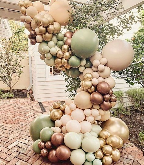 Baby Shower Connoisseur on Instagram: “I am loving everything about this earth tone color combo🙌🏻 @stylishsoireesperth @theeventcollectivex . . 👉TAG a friend that would love…” Deco Ballon, Orange Balloons, Garland Backdrops, Earth Tone Color, Metallic Balloons, Green Balloon, Baby Shower Inspiration, Balloon Backdrop, Wedding Balloons