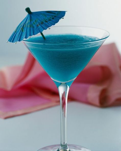 Blue Hawaiian Cocktail, Cocktail Umbrella, Hawaiian Cocktails, Cocktail Umbrellas, Blue Drinks, Cocktail Serving, Blue Cocktails, Blue Food Coloring, Fancy Drinks