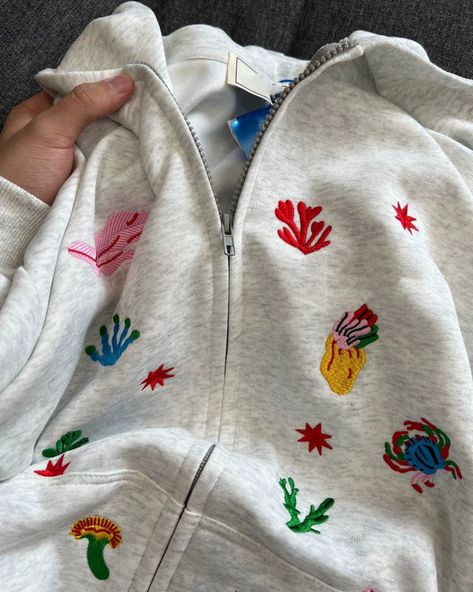 Underwater Life Embroidery Hoodie Comfy Cool Outfits, Hoodie With Patches, Patches Sweatshirt, Embroidery Clothes, Aesthetic Clothing Stores, Hoodie Aesthetic, Embroidery Hoodie, Comfy Outfit, Underwater Life