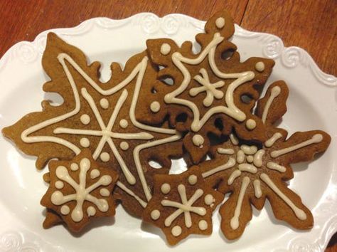 gingerbread cookies with cardamom. so good! Diy Gingerbread Cookies, German Gingerbread Cookies, German Gingerbread, Best Gingerbread Cookies, Cool Gingerbread Houses, Cookies Gingerbread, Orange Cookies, Ginger Bread Cookies Recipe, Cookies For Santa