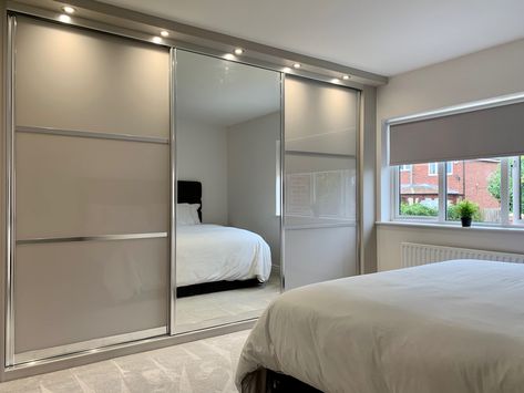 Built In Wardrobe Ideas With Mirror, Cashmere Wardrobe Bedroom, Bedroom With Sliding Wardrobe, Bedroom Wardrobe Mirror, Sliderobes Bedrooms, Sliding Wardrobe Mirror, Sliding Wardrobe Design Modern Luxury, Wardrobe Design Bedroom With Mirror, Sliding Mirror Wardrobe Doors