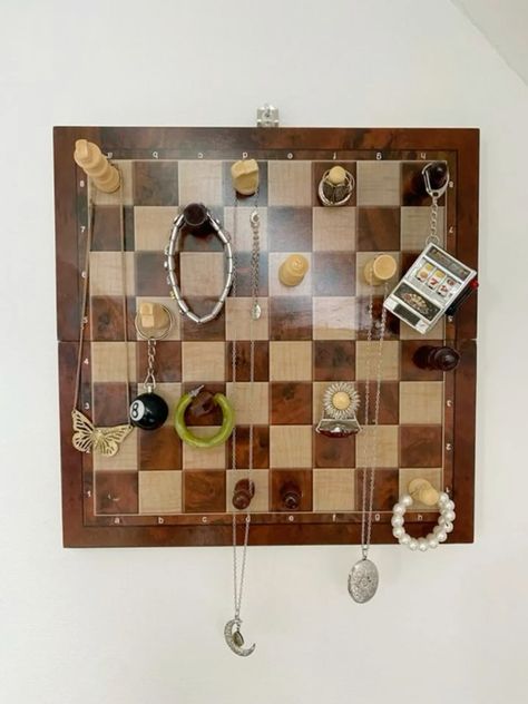 This is not my picture but I love it 😍 I also think it would be a gread #diy #home project idea University Home Decor, Ways To Save Space In A Small Bedroom, Repurposed Chess Pieces, Chess Board Jewelry Holder, Buying Things For Future Apartment, Chess Board Key Holder, Home Stuff Decor, Room Wall Ideas Diy, Chess Home Decor