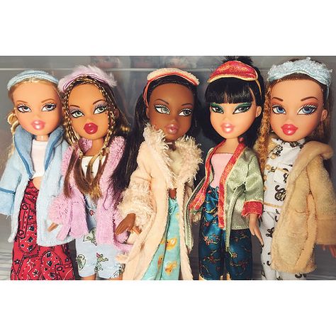 Halloween Costumes Bratz, Bratz Dollhouse, Bratz Slumber Party, Dc Superhero Girls Dolls, Bratz Outfit, Bruh Girl, Girl Halloween Costumes, Pijama Party, Bratz Doll Outfits