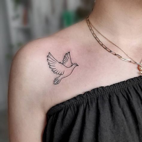 White Pigeon Tattoo, Simple Pigeon Tattoo, Small Dove Tattoos For Women, Pigeon Tattoo Design, Simple Dove Tattoo, Dove Bird Tattoo, Peace Dove Tattoos, Small Dove Tattoos, Pigeon Tattoo