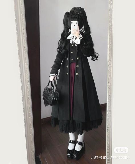 Traditional Gothic Fashion, Gothic Aristocrat Fashion, Ouiji Girl Fashion, Ouji Fashion Aesthetic, Ouji Fashion Female, Egl Fashion Gothic, Ouji Fashion Girl, Witch Vibes Outfit, Goth Lolitas