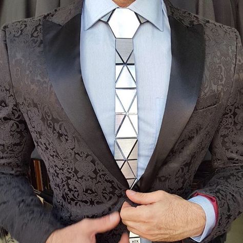 Cyberpunk Suit, Hex Tie, Black And Grey Suit, Gentlemen Wear, Cyberpunk Fashion, Futuristic Fashion, Mens Fashion Classy, Mens Fashion Suits, Gentleman Style