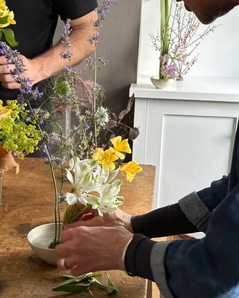 🔈 We’ve recently launched Leigh’s Ikebana floristry workshop! Leigh comes from South Wales where the landscape is bursting with stunning wildflowers, this inspired Leigh’s botanical illustration studies before she moved to London to work her magic as a graphic designer. When Leigh had her first child, she wanted a career change which offered more flexibility. Re-visiting her love of flowers, she followed her heart and dove into floristry. Now, Leigh’s journey brings her to you! Join her for... Floristry Workshop, Vision Board Workshop, Career Change, The Landscape, South Wales, Ikebana, Event Space, Botanical Illustration, Graphic Designer