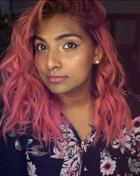 Pink Hair Indian Skin, Pink Hair Brown Skin, Hair Color For Brown Skin, Indian Pink, Hair Indian, Different Hair Colors, Different Skin Tones, Dont Care, Pretty Hair Color