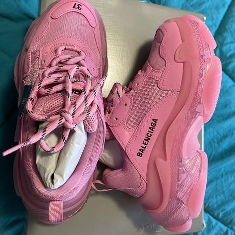 Pink Balenciaga/ Triple S Leather-Free Sneakers Balenciaga Triple S Pink, Pink Balenciaga, Luxurious Fashion, Chanel Perfume, Balenciaga Shoes, Rubber Shoes, Woman Shoes, Balenciaga Triple S, New Sneakers