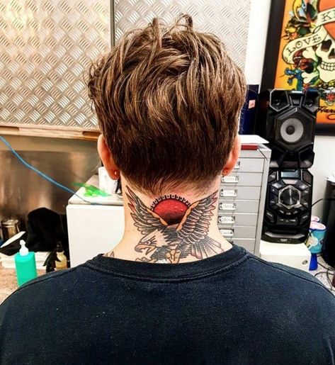 Traditional Tattoo Neck, Back Of Neck Tattoo Men, Tattoos With Deep Meaning, Neck Tats, Best Neck Tattoos, Small Neck Tattoos, Girl Neck Tattoos, Skull Hand Tattoo, Throat Tattoo