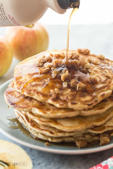 Apple Pancake Recipe, Apple Crisp Topping, Beautiful Baking, Apple Streusel, Cinnamon Pancakes, Apple Pancakes, Homemade Pancakes, Tasty Pancakes, Weekend Breakfast