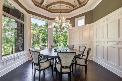 10 Rooms with Beautiful Wainscoting Wainscoting Ideas Dining Room, Tall Wainscoting, Wainscoting Dining Room, Wainscoting Ideas, Dining Room Wainscoting, Dining Room Shelves, Dining Room Furniture Sets, Traditional Dining Rooms, Dinette Sets