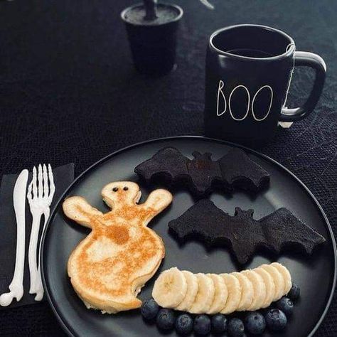 Postres Halloween, Halloween Breakfast, Spooky Food, Think Food, Halloween Snacks, Halloween Recipes, Fete Halloween, Samhain, Cute Food