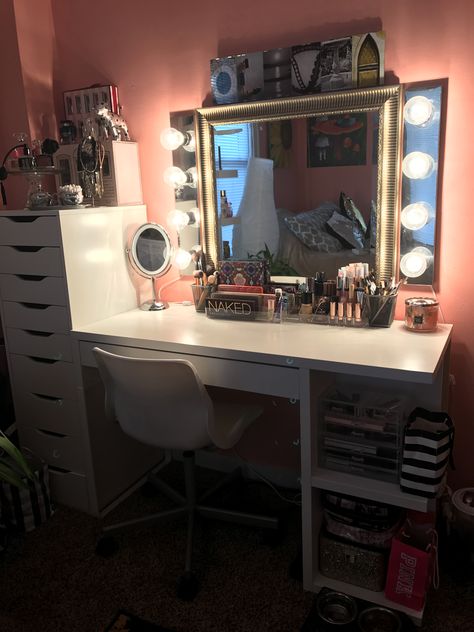 My personal vanity Grunge Vanity, Dr Ideas, Dream Vanity, 2010s Nostalgia, Makeover Bedroom, Makeup Room Decor, Desk Mirror, Vanity Room, Mirror Ideas