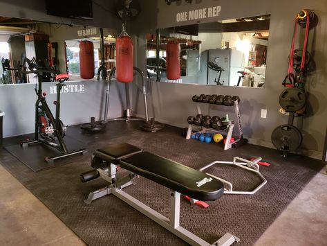 Basement Boxing Gym, Boxing Room At Home, Garage Boxing Gym Ideas, At Home Boxing Gym, Home Boxing Gym, Basement Ninja Gym, Diy Workout Room, Boxing Room, Home Gyms Ideas Garage