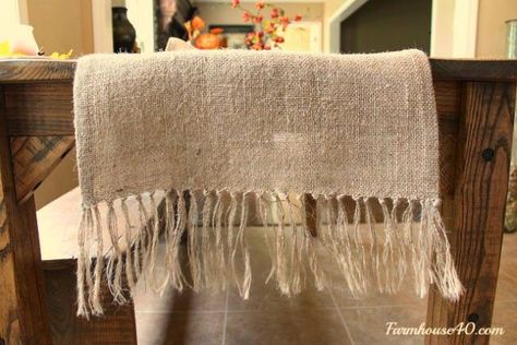 DIY Burlap Table Runner Diy Table Runner Ideas, Diy Table Runner Wedding, Outdoor Wood Fireplace, Table Runner Ideas, Diy Table Runner, Oval Tables, Cheese Wedding, Wedding Table Seating Plan, Diy Christmas Table