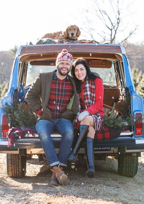 Be Good Do Good, Vintage Truck Christmas, Christmas Couple Photos, Christmas Pictures Outfits, Sarah Vickers, Christmas Poses, Classy Girls Wear Pearls, Holiday Mini Session, Xmas Pictures