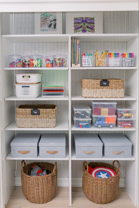 Playroom Art Supply Organization, Playroom Storage Closet, Multipurpose Playroom Ideas, Home Edit Playroom Organization, Toy Closet Ideas, Playroom Closet Shelving, Craft Shelf Organization Ideas, Toy Closet Storage, Craft Shelf Organization