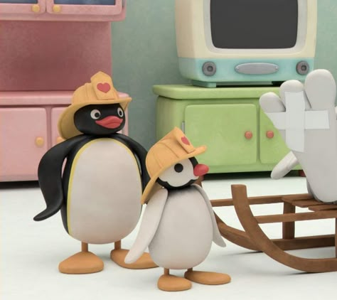 Pingu Lockscreen, Pingu And Pinga, Pingu Wallpaper, Pingu Pingu, Noot Noot, Museum Of Childhood, Playlist Covers Photos, Cheer Me Up, Best Duos