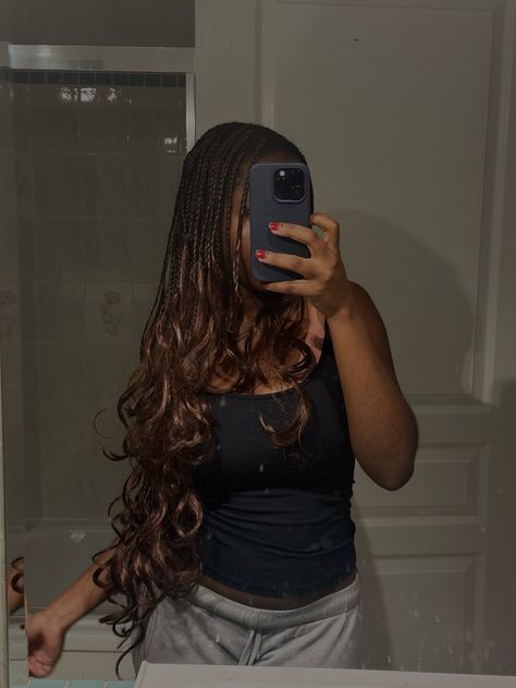 French Layered Braids, Layers French Curl Braids, Layered French Curl Box Braids, Layered Braids With Curls, French Curl Layered Braids, French Curls Braids Brown, Braids Layered Hair, Layered Curly Braids, Layered Goddess Braids