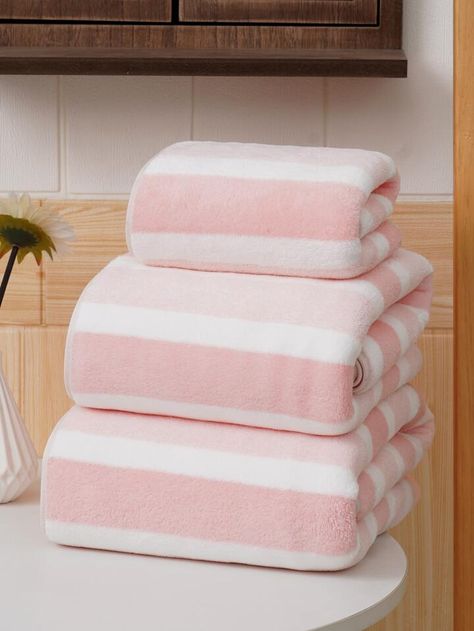 Pink Bath Towels, Striped Bath Towels, Pink Beach Towel, Pink Towels, Redecorate Bedroom, Pink Beach, Striped Towels, Beach Bathrooms, Dream Bathrooms