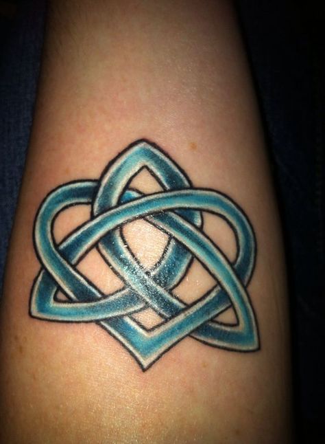 Celtic sister knot. I like the color and shading of this one: Celtic Heart Knot Tattoo, Celtic Love Knot Tattoo, Love Knot Tattoo, Knot Tattoos, Celtic Sister Knot, Tattoos Family, Irish Tattoo, Love Wrist Tattoo, Tattoo Celtic