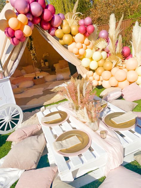 Prosecco Cart, Boho Glamping, Glamping Birthday, Tent Party, Glamping Party, Elegant Country, Perfect Proposal, Bell Tent, Picnic Set