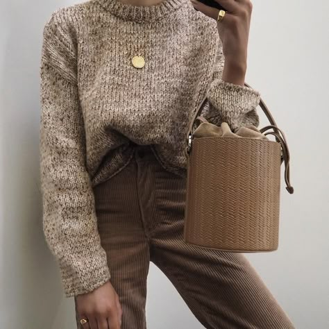 Soft Natural Pants, Beige Corduroy Pants Outfit, Corduroy Pants Outfit Women, Beige Corduroy Pants, Fashion Inspo Instagram, Corduroy Pants Outfit, Fashion Blogger Instagram, Minimalist Moda, Double Denim