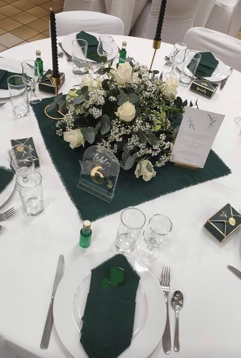 Dark Green Table Decor, Graduation Party Planning, Emerald Green Weddings, Seating Plan Wedding, Wedding 2025, Green Table, Wedding Color Palette, Seating Plan, Wedding Seating