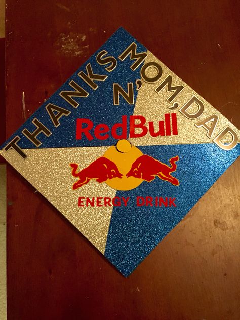 Redbull themed grad cap Red Bull Graduation Cap, Lightning Mcqueen Grad Cap, Fun Grad Cap Ideas, F1 Graduation Cap, Senior Year Diy, College Grad Cap Ideas, Graduation Pic Ideas, Nursing Graduation Pictures, Graduation Pic