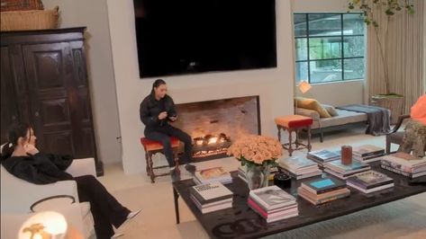 Kris Jenner Living Room, Kris Kardashian House, Kris Jenner Home, Kardashian Homes, Kris Jenner House, Mansion Living Room, Modern Hacienda, Clements Design, Mansion Living