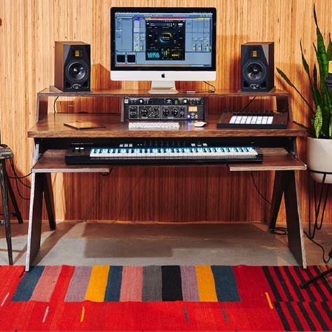 Music Studio Bedroom, Music Studio Desk, Home Studio Desk, Music Desk, Home Recording Studio Setup, Recording Studio Setup, Home Studio Ideas, Home Music Rooms, Recording Studio Design