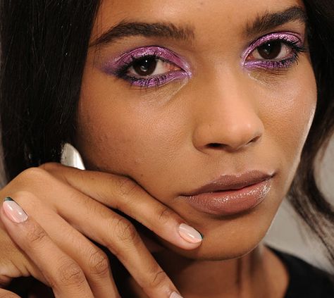 How to Get Alice Olivia’s Spring 2017 Look Chrisspy Hair, 80s Makeup Trends, Disco Makeup, 80s Makeup, Hot Pink Lips, Celebrity Makeup Looks, Makeup 101, Purple Makeup, Purple Eyeshadow