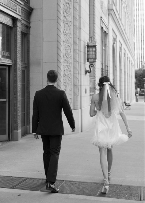 Engagement Photos Veil, Veil Engagement Photos, Engagement Photos With Veil, Mini Wedding Dress With Veil, Engagement Photos Modern, Mini Veil, Veil Bow, Short Veils Bridal, Prenup Ideas