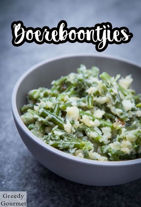 Boereboontjies is a famous South African vegetarian side dish made of only potatoes, green beans, onions and milk. This creamy dish looks simple because it is. Making this delicious and healthy dish is quick and easy to prepare. #boereboontjies #vegetarianrecipes #easyrecipes #quickrecipes #southafricancuisine #southafricandishes #southafricanfood #healthyrecipes #sidedishrecipes South Africa Food, South African Dishes, Garlic Spinach, West African Food, Africa Food, African Cooking, Green Beans And Potatoes, South African Recipes, African Food