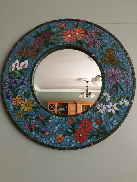 Mosaic mirror with flowers.Spring will come to your walls with colorful flowers. Make a difference whether in the living room or in your hall. Or it can be a nice housewarming gift for your loved ones.It will be packaged in a way that will not be damaged and will be sent in a wooden box. Mosaic Art With Mirror, Mirror Mosaic Art Design, Mosiac Mirror, Glass Mosaic Mirror Frame, Turquoise Wall Decor, Sunflower Mirror, Mirror With Flowers, Round Mosaic Mirror Frame, Stained Glass Mosaic Mirror