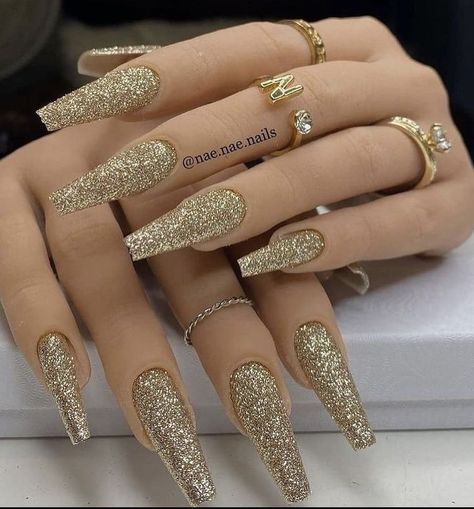 Gold Nails Prom, Golden Nails Designs, Gold Coffin Nails, Gold Acrylic Nails, Golden Nails, Wedding Nails Glitter, Gold Glitter Nails, Long Nail, Design Nail